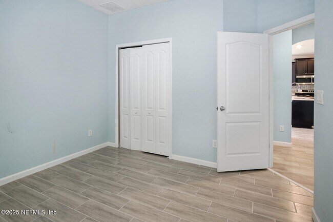Building Photo - 351 St James Way