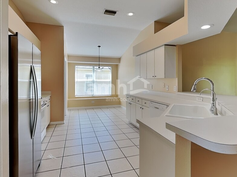 Building Photo - 30450 Wrencrest Dr