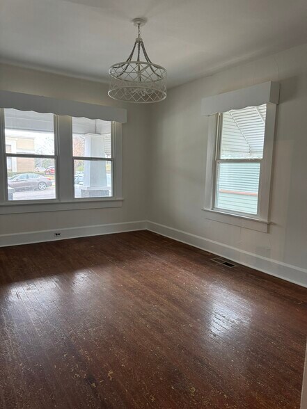 Building Photo - 1637 13th Ave S