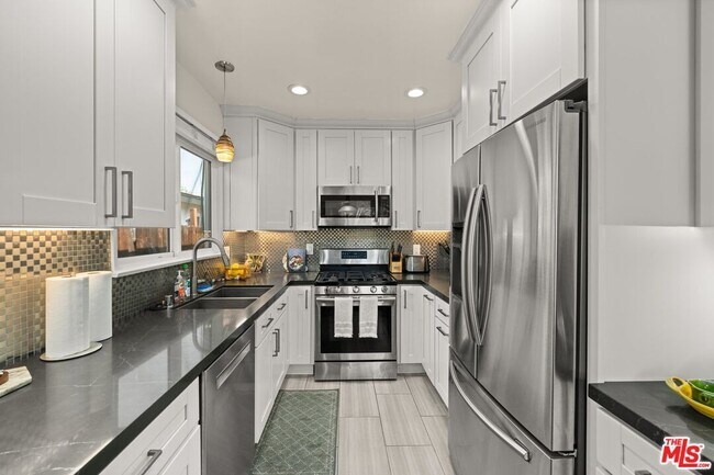 Building Photo - 22621 Dolorosa St