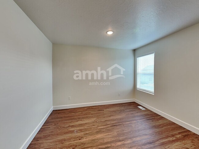 Building Photo - 1328 White St