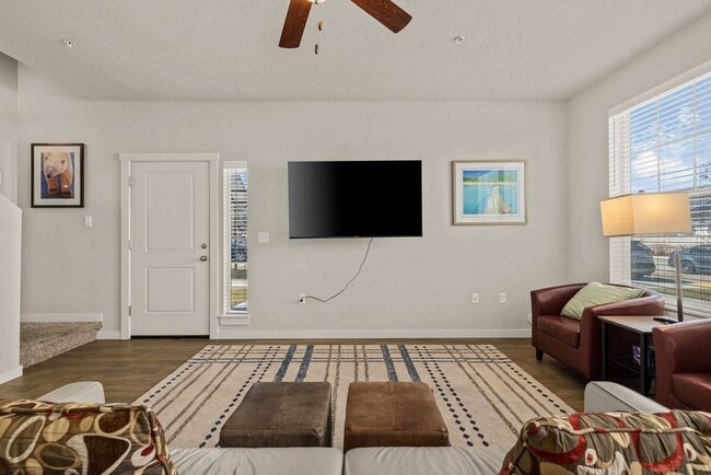 Building Photo - Beautiful Home in Garden City!