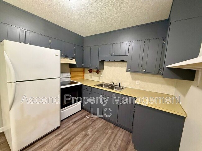 Building Photo - 5080 Shoals Ln