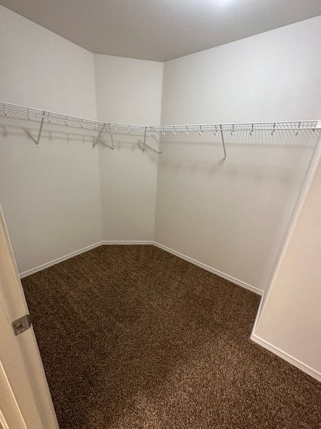 Building Photo - Spacious 2 bed/2.5 bath with bonus room townhome off Road 68