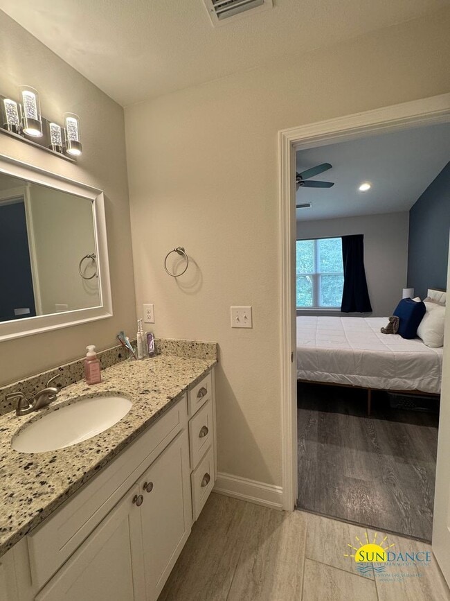 Building Photo - Beautiful 3BR/2.5BA Townhome inNiceville-Near Eglin AFB!