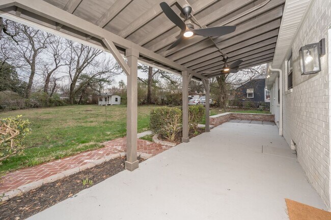 Building Photo - 504 Bismark Dr