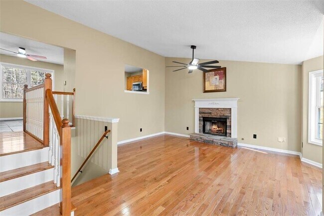 Building Photo - 585 Bethany Woods Dr