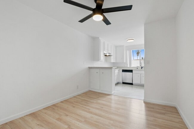 Interior Photo - 519 Idaho Ave,  1 blocks to Montana and 5 blocks to the beach!