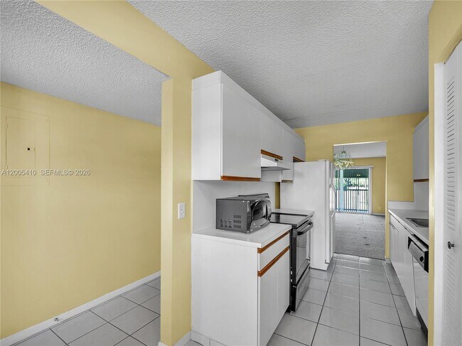 Building Photo - 12701 SW 13th St