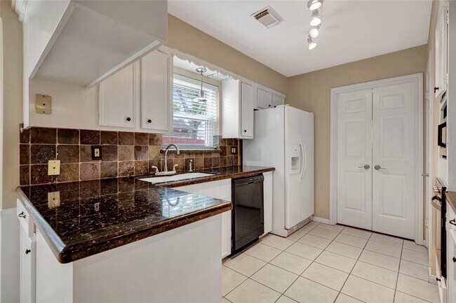 Building Photo - 1710 San Sebastian Ln