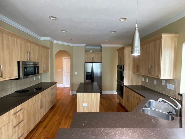 Building Photo - 1319 Hawksmoor Way