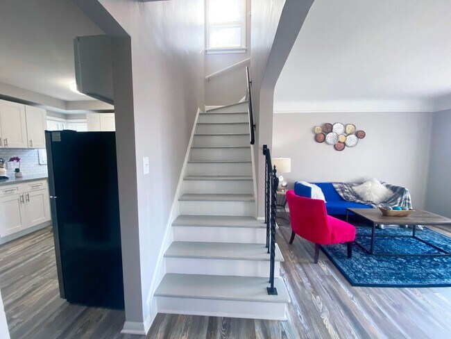 Building Photo - Completely Renovated 3 Bed - 1 Bath Bungalow for Rent in Garfield Heights!