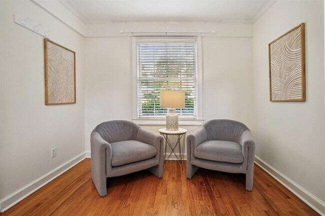 Building Photo - 615 Sycamore Dr