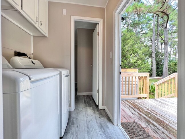 Building Photo - 3 BR 2 BA Near Surf City