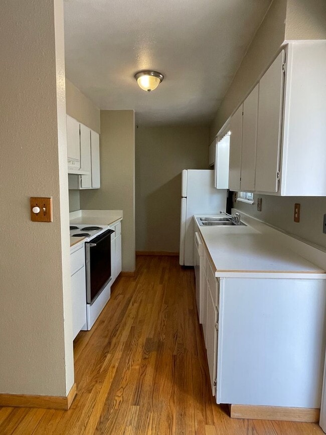 Building Photo - STUDENTS WELCOME! 4 Bed 2 Bath Home in West Ft Collins w/ Garage and Fenced Yard