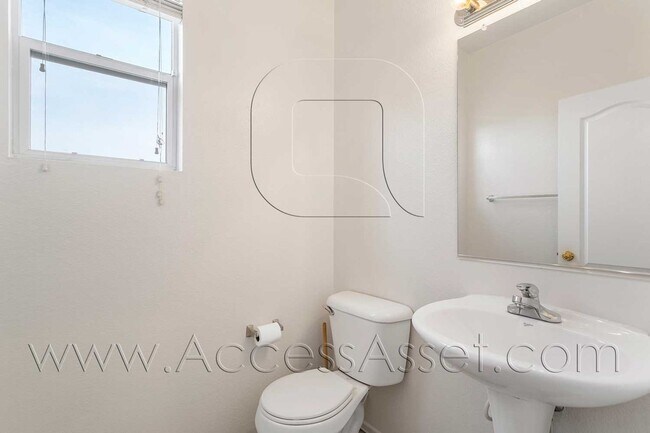Building Photo - Spacious 3 Bed + Loft-Style Living in Lake Elsinore w/ Private Yard