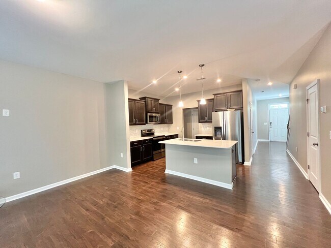 Building Photo - Newly Remodeled 3BD, 2.5BA Raleigh Townhom...