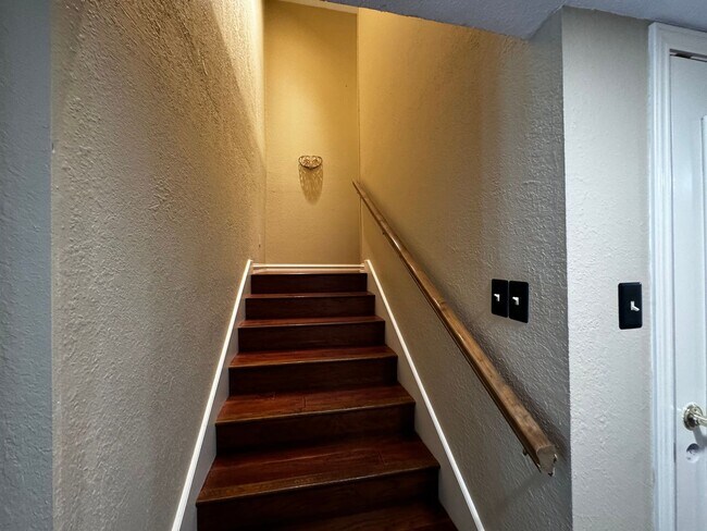 Building Photo - Country Place Estates Town Home