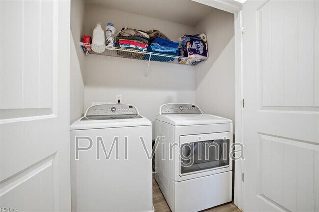 Building Photo - 405 Asuza St