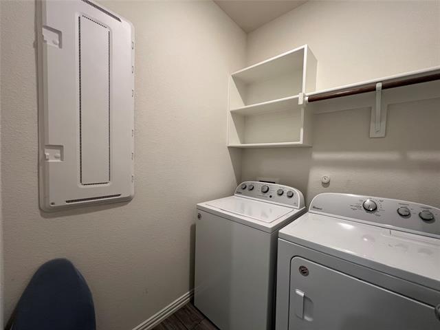Building Photo - 305 Hackberry St