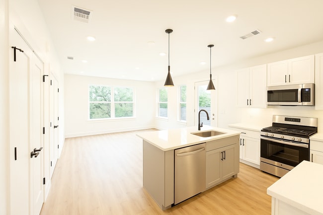 Building Photo - 6418 Maple