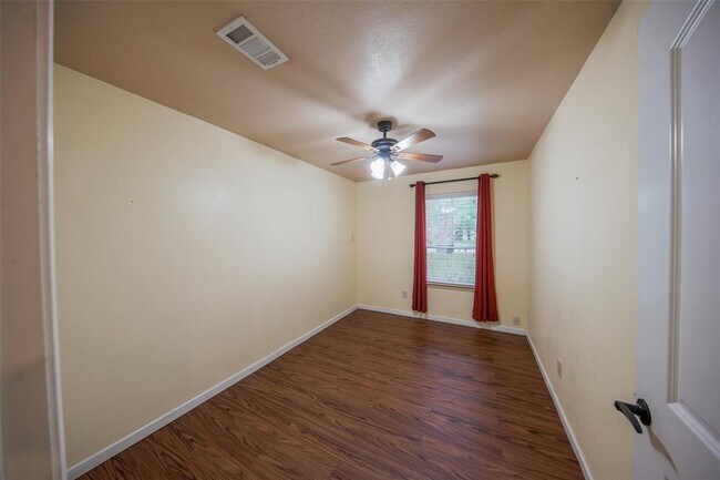 Building Photo - 2238 Willow Point Dr