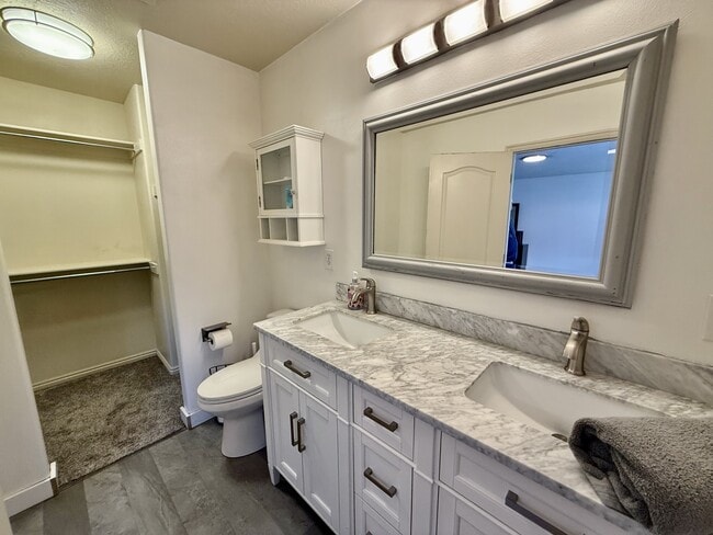 Building Photo - 8633 Chase Cir