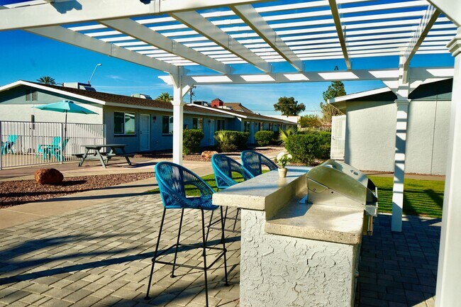 Building Photo - Serenity