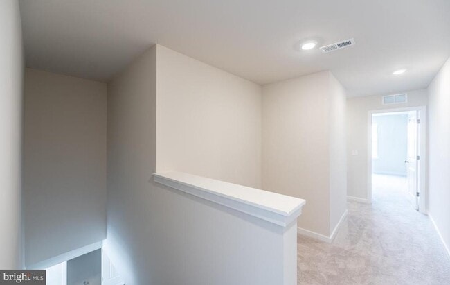 Building Photo - 715 Platinum Dr