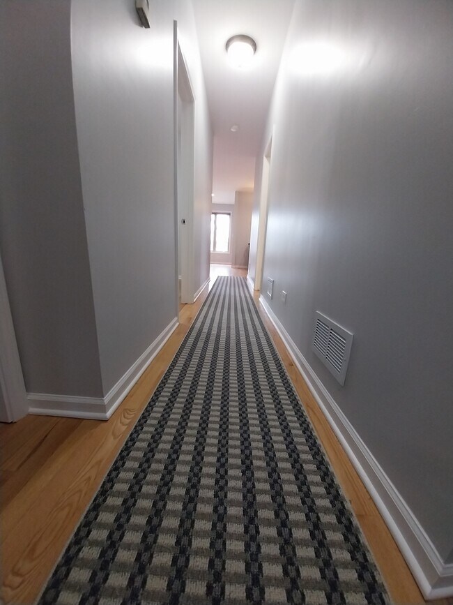 Building Photo - 4552 N Newland Ave