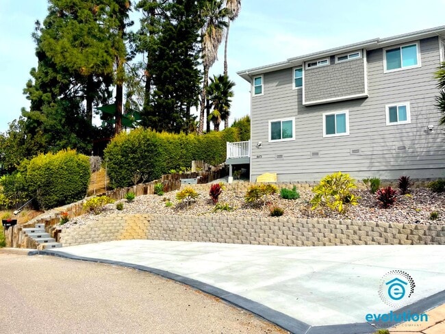 Building Photo - 8673 Golf Dr