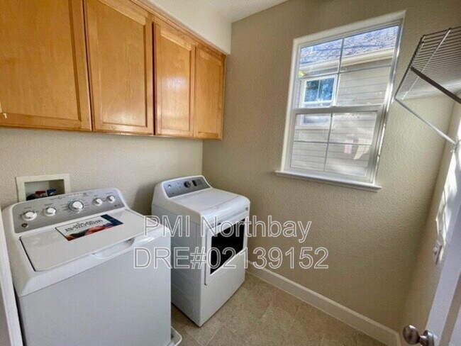 Building Photo - 6347 Newhaven Ln
