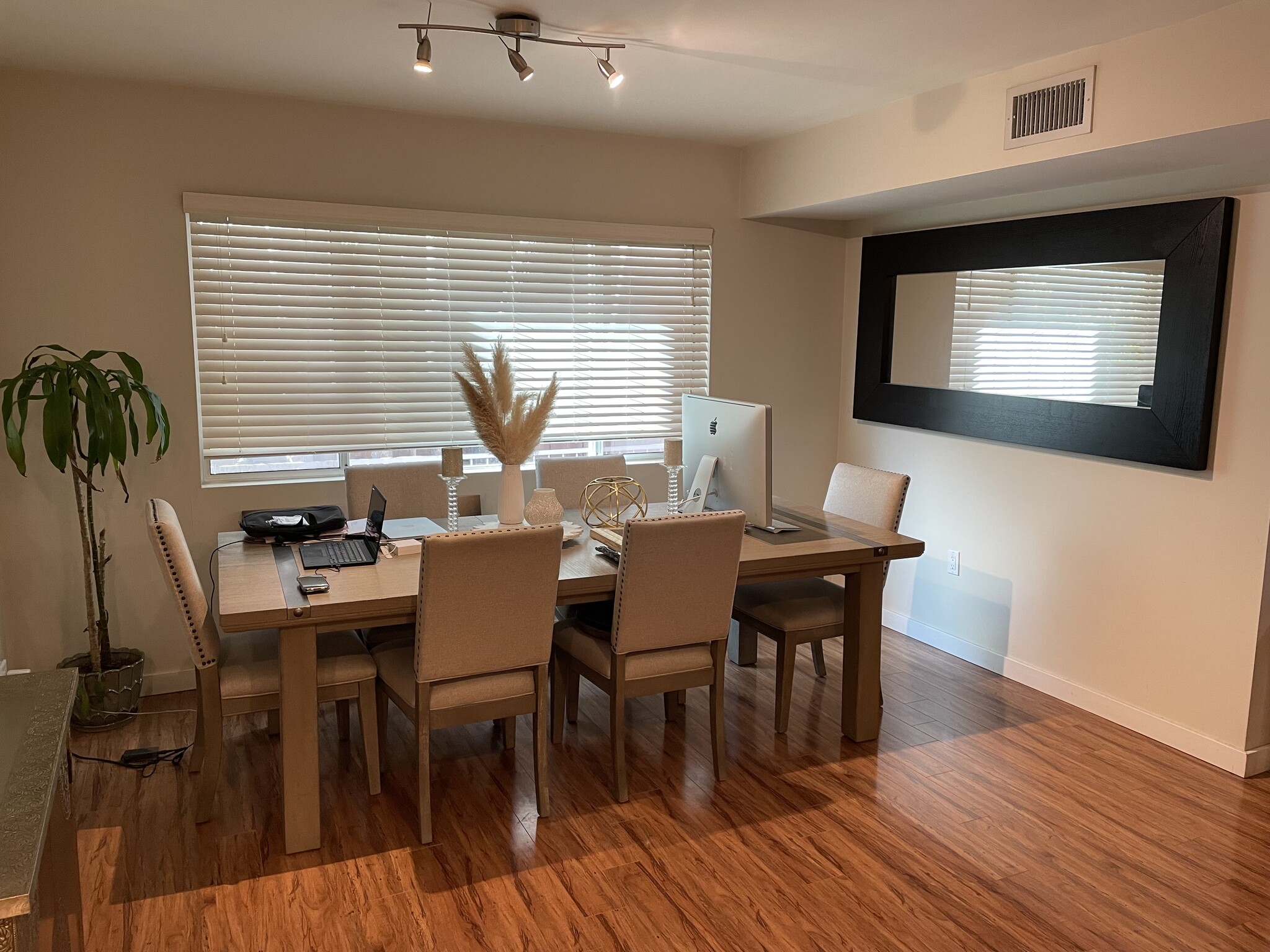 Building Photo - 1620 Malcolm Ave