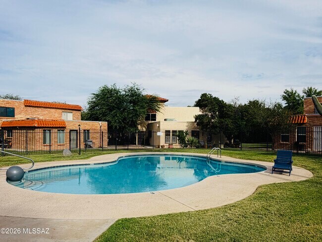 Building Photo - 1949 N Camino Serna