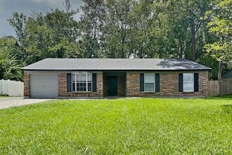Building Photo - 2626 Pinewood Blvd