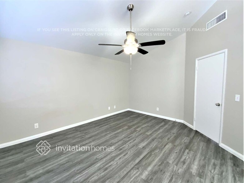 Building Photo - 1221 Taramar St