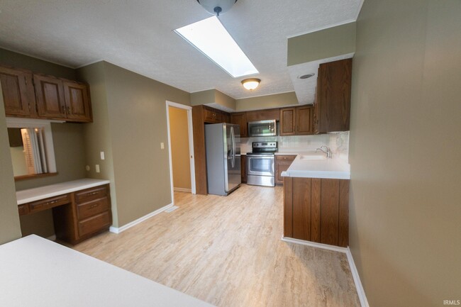 Building Photo - 604 W Soutar Dr