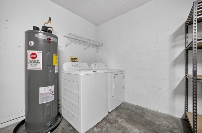 Building Photo - 10748 Siena Dr