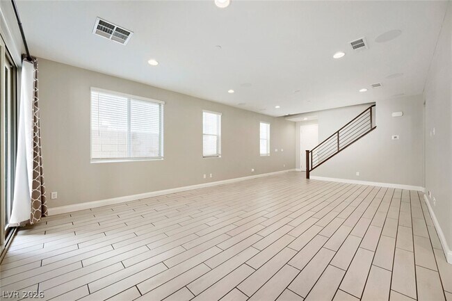 Building Photo - 164 Pace Ave
