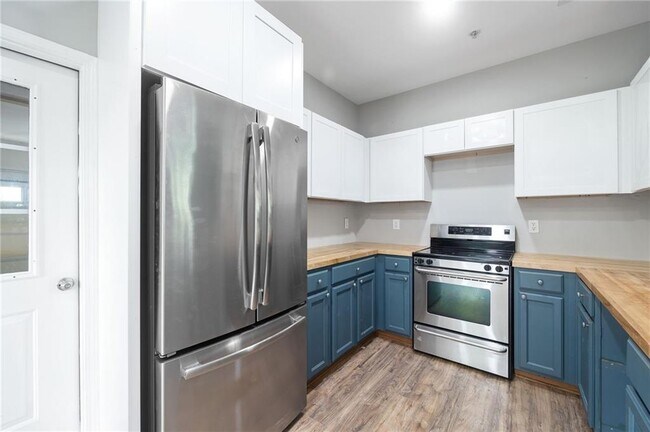 Building Photo - 544 Georgia Way
