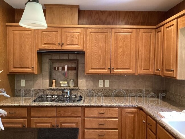 Building Photo - 12 Rockwood Ln