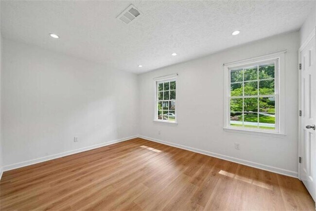Building Photo - 5132 Willow Point Pkwy