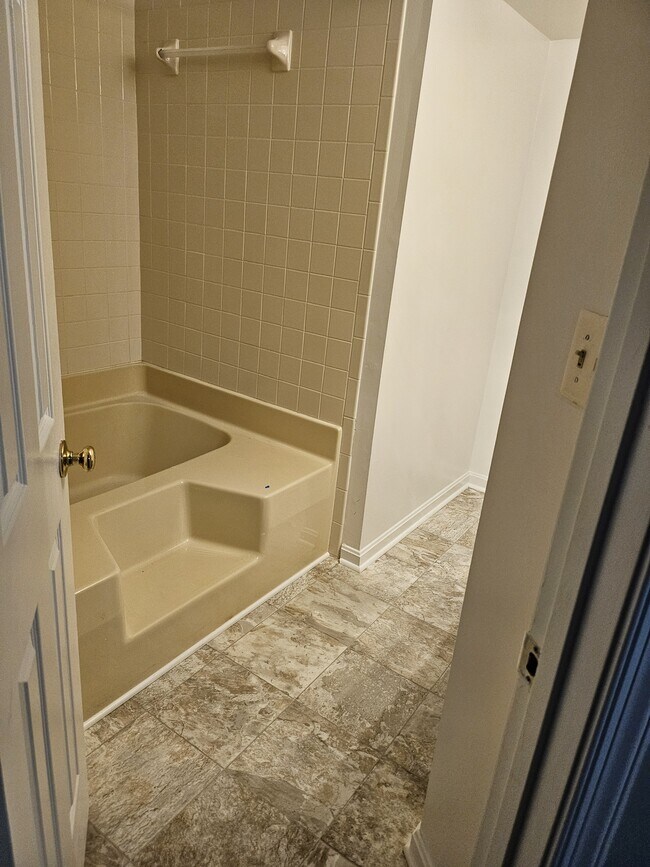 Building Photo - 2510 Airy Hill Cir