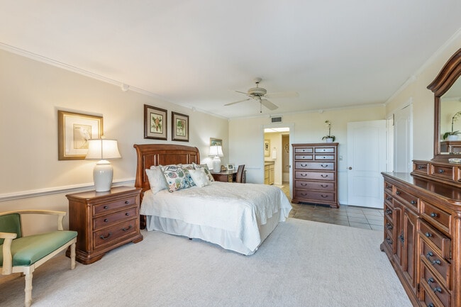 Building Photo - 970 Palm Ave