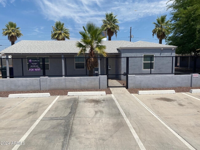 Building Photo - 206 E Jones Ave