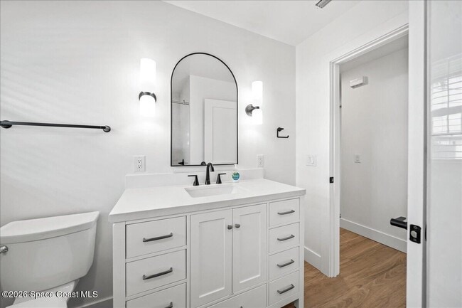 Building Photo - 122 1st Ave