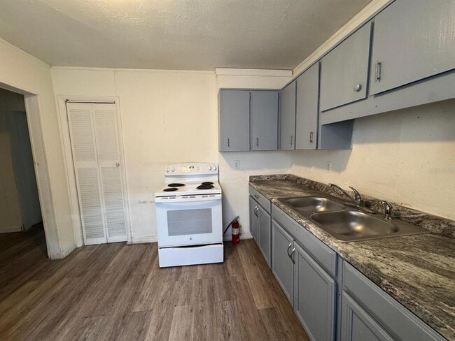 Building Photo - 930 18th St