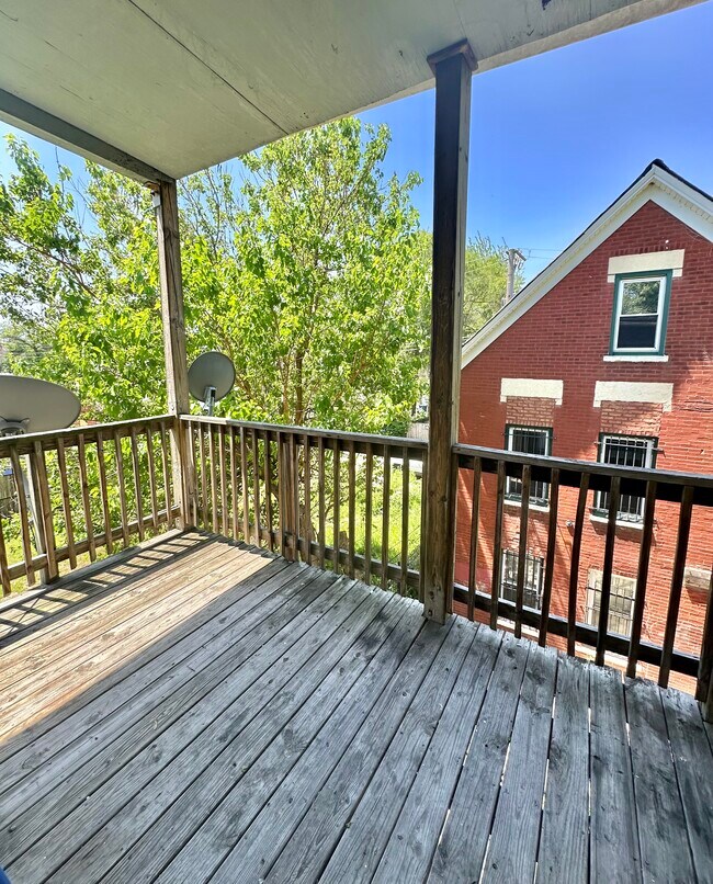 Building Photo - 928 N Lawndale Ave