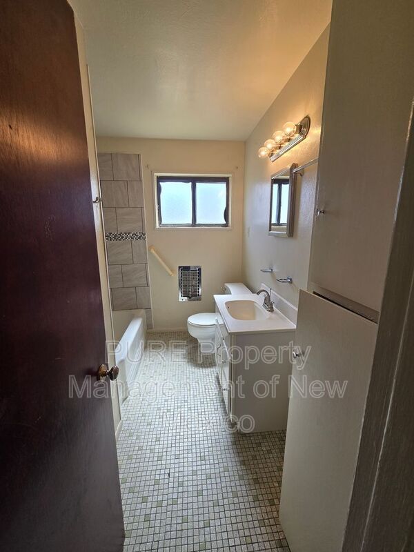 Building Photo - 2625 E 22nd St