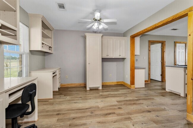 Building Photo - 7581 Cr333
